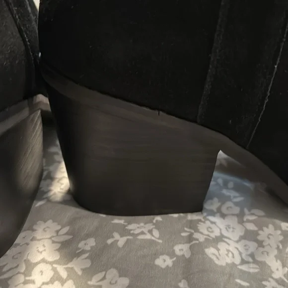 Toms Black Women’s Suede Ankle Booties SOLD OUT with Heel Support CUTE size 9 - Picture 11 of 17